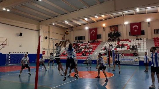 Buharkent'te 'Kentin Çocukları' voleybol turnuvasında ilk düdük çaldı