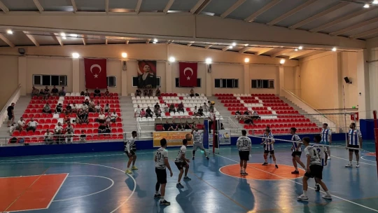 Buharkent'te 'Kentin Çocukları' voleybol turnuvasında ilk düdük çaldı
