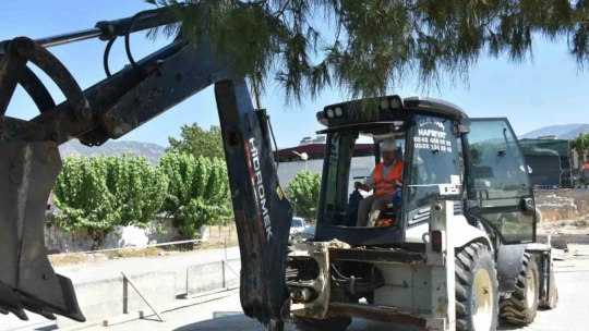 Buharkent'te doğalgaz için ilk kazma vuruldu