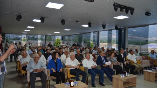 Buharkent'te İncir Siyah Sineği ve Hastalıkları Eğitim Toplantısı düzenlendi