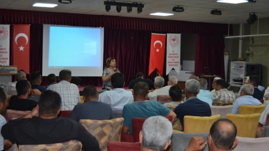 Buharkent'te İncir Siyah Sineği ve Hastalıkları Eğitim Toplantısı düzenlendi
