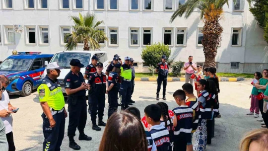 Buharkent'te öğrenciler jandarmayı tanıdı
