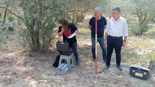 Buharkent'te tarım arazilerinde jeofizik çalışma