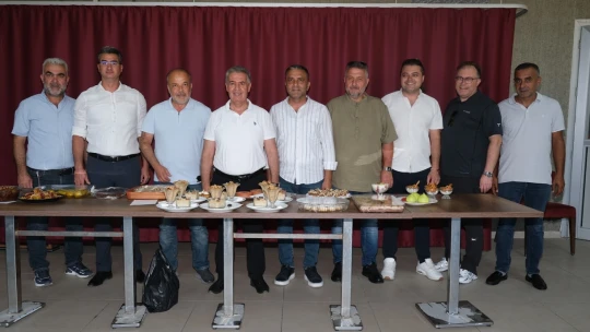 Buharkent'te taze incirli tatlılar yarıştı