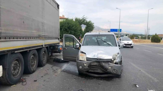Buharkent'te trafik kazası: 3 yaralı