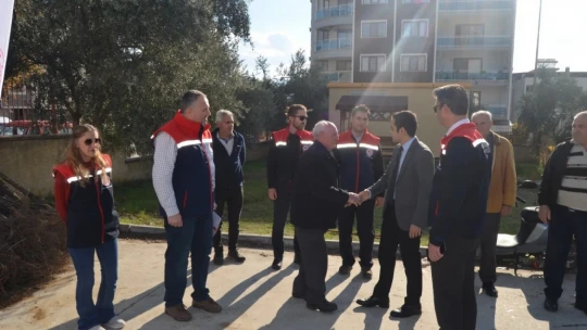 Buharkent'te üreticilere bin 300 kestane fidanı dağıtıldı