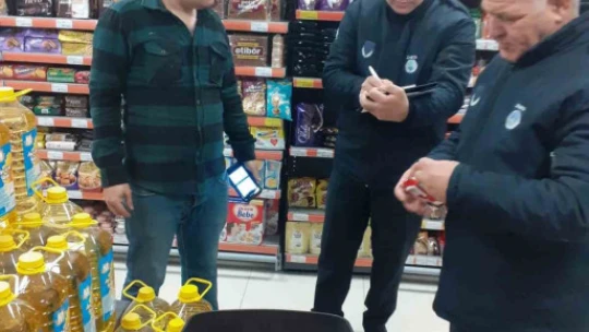 Buharkent'te zincir marketler denetlendi