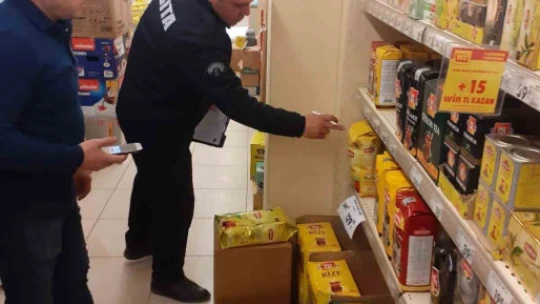 Buharkent'te zincir marketler denetlendi