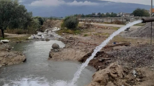 Buharkent'teki 2 kuyudan saatte 104 litre su çıkıyor