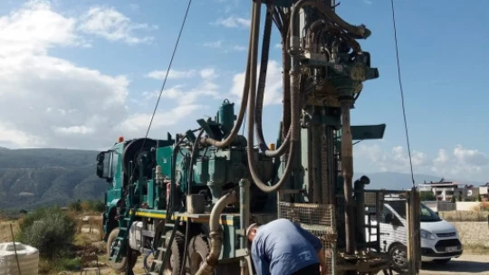 Buharkent'teki 2 kuyudan saatte 104 litre su çıkıyor