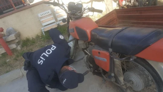Buharkent polisi, plakasız motosikletlere geçit vermiyor