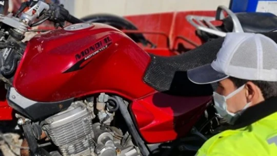 Buharkent polisi, plakasız motosikletlere geçit vermiyor