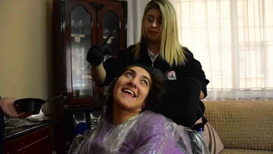 Buse Engelliler Günü'ne yeni saçları ile girecek