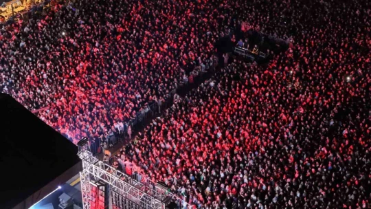 Büyükşehir, 23 Nisan'ı binlerce kişinin katıldığı konserle kutladı