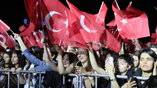 Büyükşehir, 23 Nisan'ı binlerce kişinin katıldığı konserle kutladı
