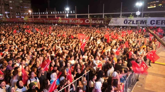 Büyükşehir, 23 Nisan'ı binlerce kişinin katıldığı konserle kutladı