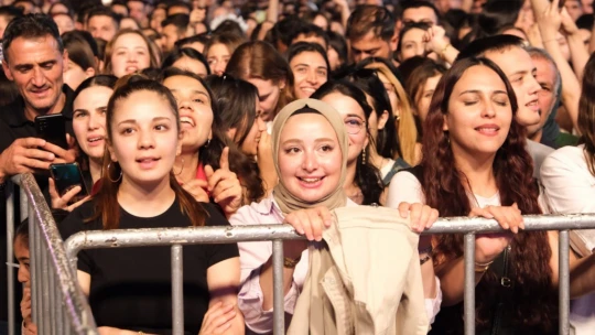 Büyükşehir, 23 Nisan'ı binlerce kişinin katıldığı konserle kutladı