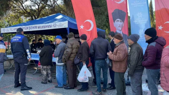 Büyükşehir, 6 Şubat'ın yıldönümünde helva hayrı yaptı