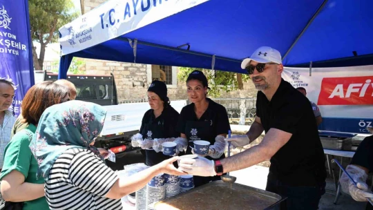 Büyükşehir Belediyesi'nden vatandaşlara aşure ikramı