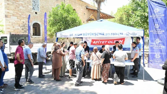 Büyükşehir Belediyesi'nden vatandaşlara aşure ikramı