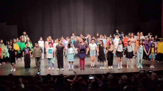 Büyükşehir Belediyesi'nin Drama Atölyesi'ndeki minikler hünerlerini sergiledi