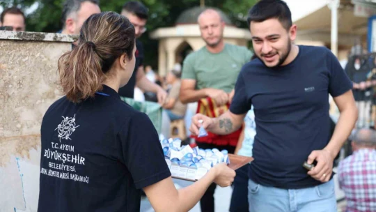 Büyükşehir Belediyesi vatandaşlarla bayramlaştı