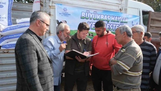 Büyükşehir'den sel felaketinden etkilenen üreticiye yem desteği