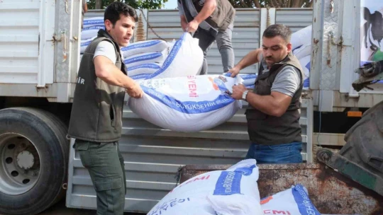 Büyükşehir'den sel felaketinden etkilenen üreticiye yem desteği