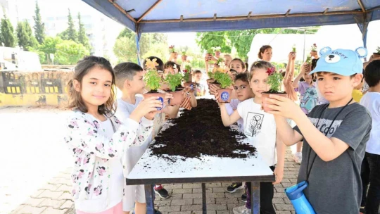 Büyükşehir destek verdi minik eller 'anneler' için çalıştı