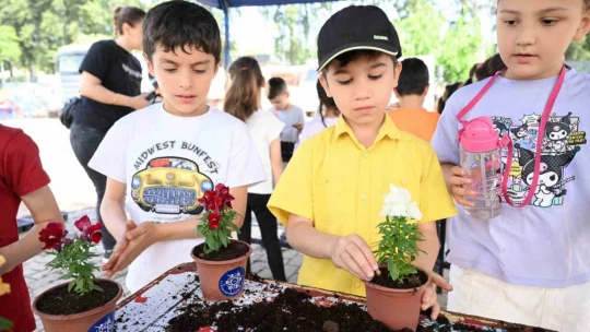 Büyükşehir destek verdi minik eller 'anneler' için çalıştı