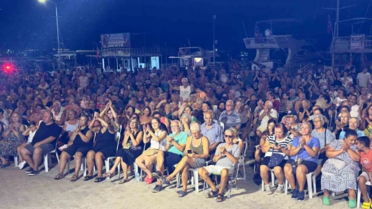 Büyükşehir Didim'de konser düzenledi, gözler Başkan Gençay'ı aradı