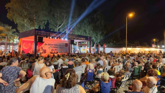 Büyükşehir Didim'de konser düzenledi, gözler Başkan Gençay'ı aradı