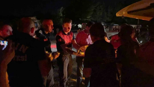Büyükşehir ekipleri ilk andan itibaren yangın bölgesinde