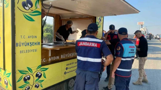 Büyükşehir ekipleri ilk andan itibaren yangın bölgesinde
