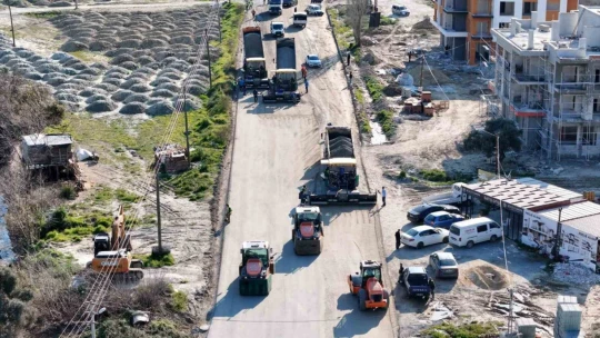 Büyükşehir ekipleri turizmin kalbindeki yolları yeniliyor