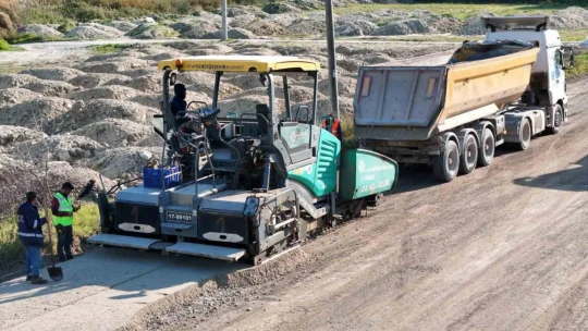 Büyükşehir ekipleri turizmin kalbindeki yolları yeniliyor