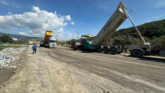Büyükşehir ekipleri turizmin kalbindeki yolları yeniliyor