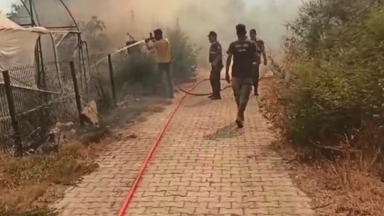 Büyükşehir ekipleri, yangına hızla müdahale etti