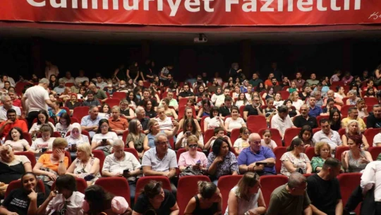 Büyükşehir'in 'Lokanta' tiyatrosu büyük beğeni topladı
