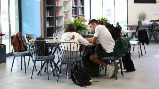 Büyükşehir'in 100. Yıl Çalışma Salonu'nu öğrenciler çok sevdi