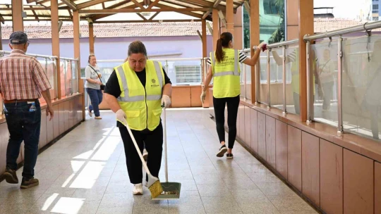 Büyükşehir'in çevre bakım ve temizlik çalışmaları hız kesmiyor