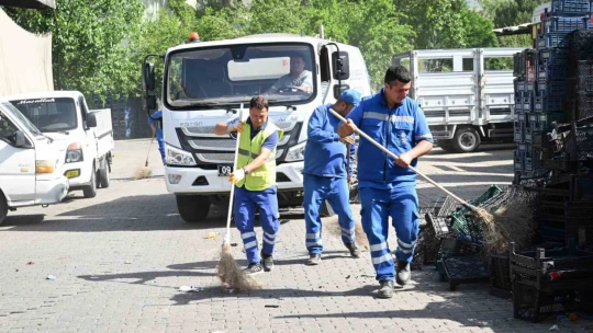 Büyükşehir'in çevre bakım ve temizlik çalışmaları hız kesmiyor