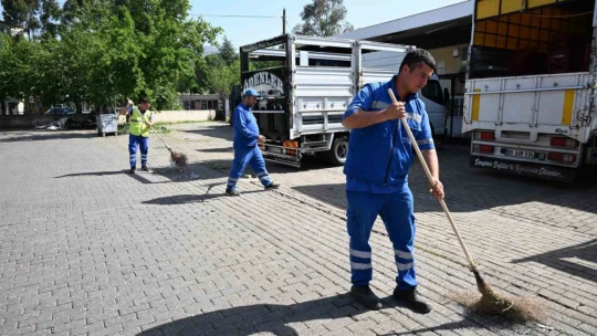 Büyükşehir'in çevre bakım ve temizlik çalışmaları hız kesmiyor