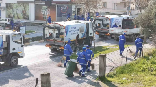 Büyükşehir'in çiçekleri Söke'yi renklendirdi