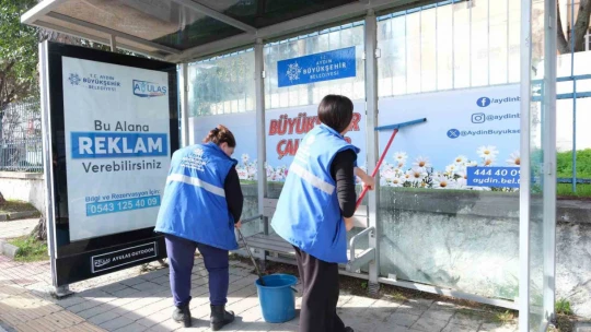 Büyükşehir'in çiçekleri Söke'yi renklendirdi