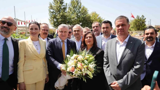 Büyükşehir'in ilk misafiri Bakan Bak oldu