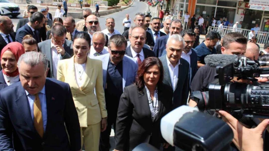 Büyükşehir'in ilk misafiri Bakan Bak oldu