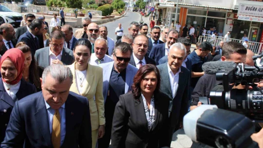 Büyükşehir'in ilk misafiri Bakan Bak oldu