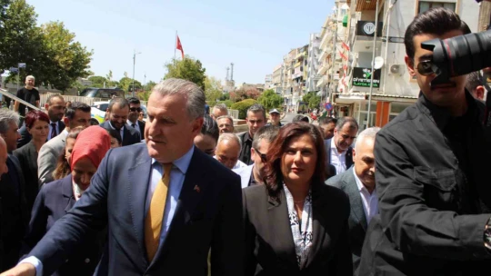 Büyükşehir'in ilk misafiri Bakan Bak oldu
