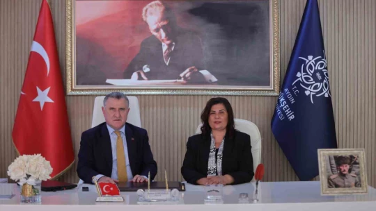 Büyükşehir'in ilk misafiri Bakan Bak oldu